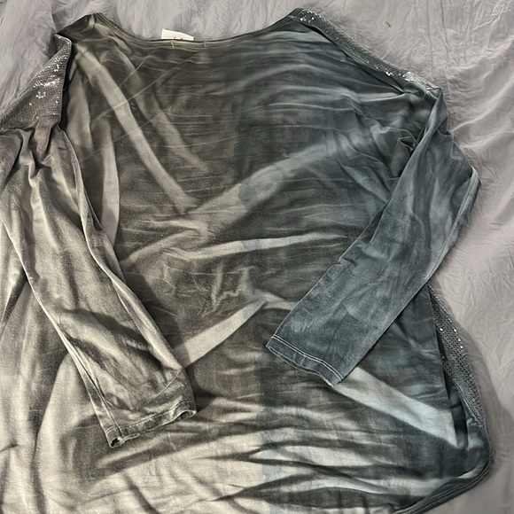 NWT Bellamore Italian designer top** Sz med ** grayish and blue color w/sequence - Picture 5 of 5